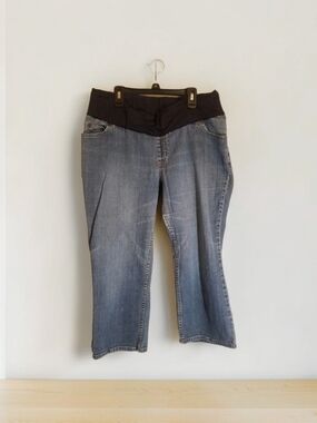 Liz Lange Light Blue Denim Maternity Jeans with Navy Waistband